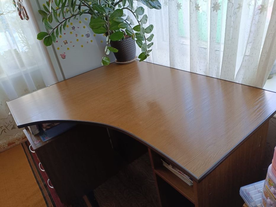 Продам компьютерный стол