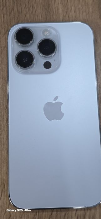 Iphone 14 pro 128 есть снизу чёрное пятно