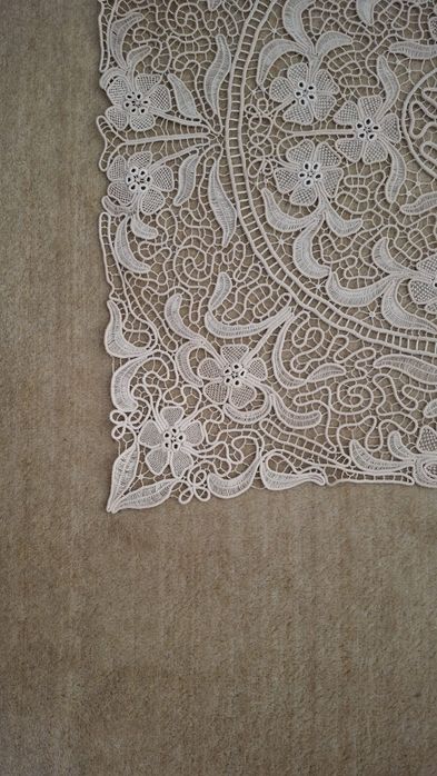 Fata de masa din macrame