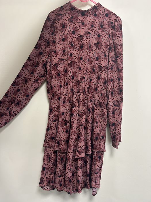 Рокля на цветчета Zara