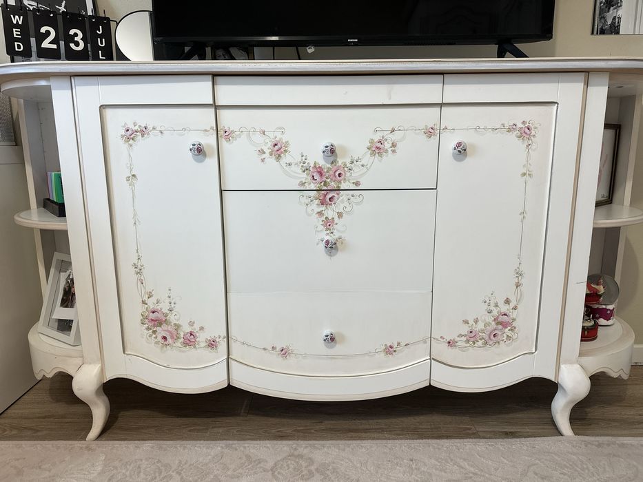 Dormitor fetite pictat manual