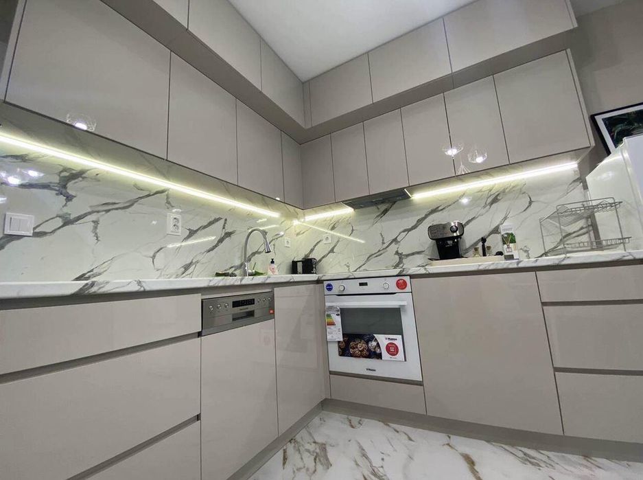 Дава се под наем Двустаен апартамент в Бургас, Сарафово - 50 кв.м за 433.5 € - Снимка #2