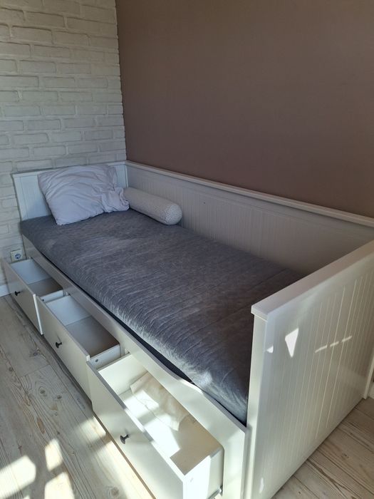 Легло с шкафчета