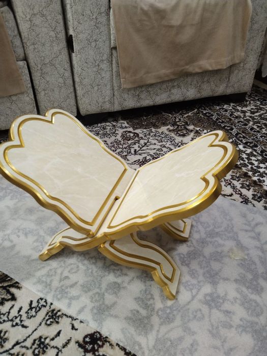 Лавх сотилади жуда чиройли ишланган