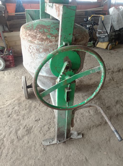 Betoniera silențioasă de 250 l