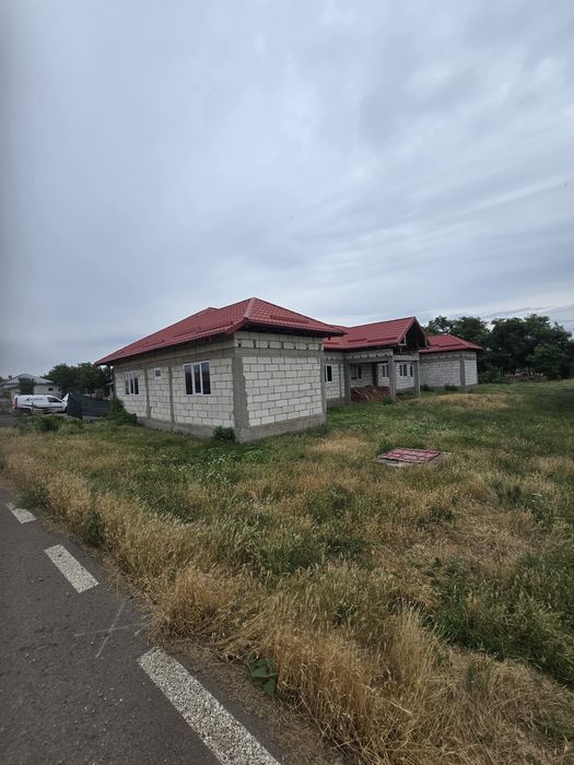 Vând casă  in sat boboc jud Buzău de 246 mp  55 000 euro