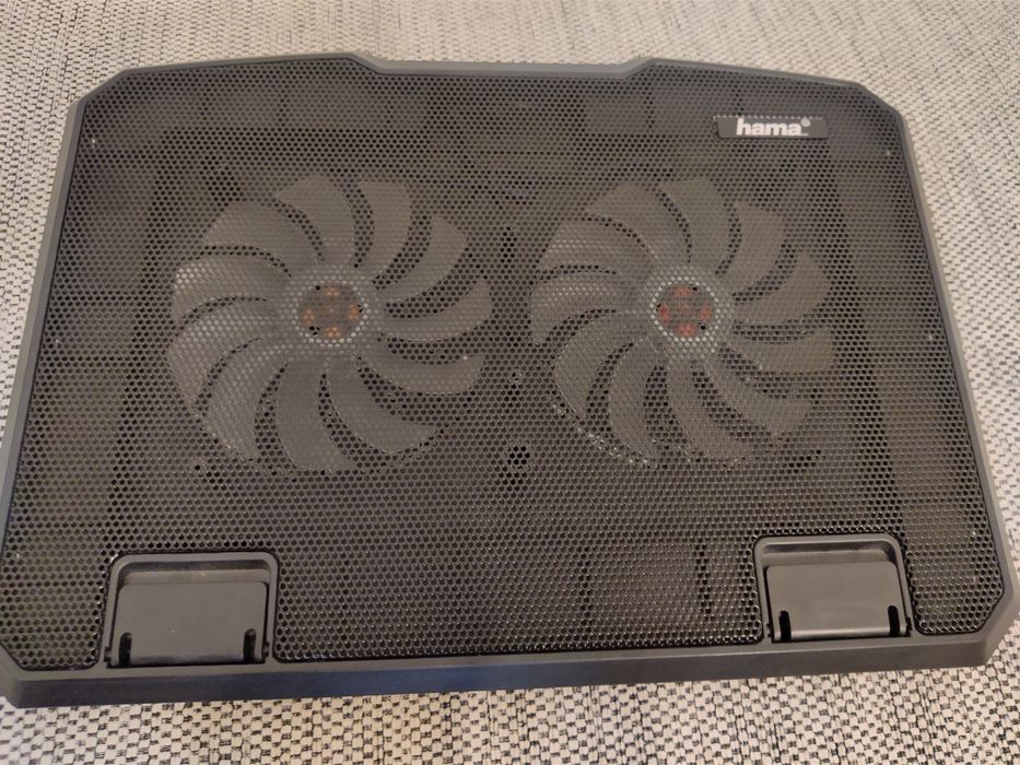 Поставка за охлаждане на лаптоп