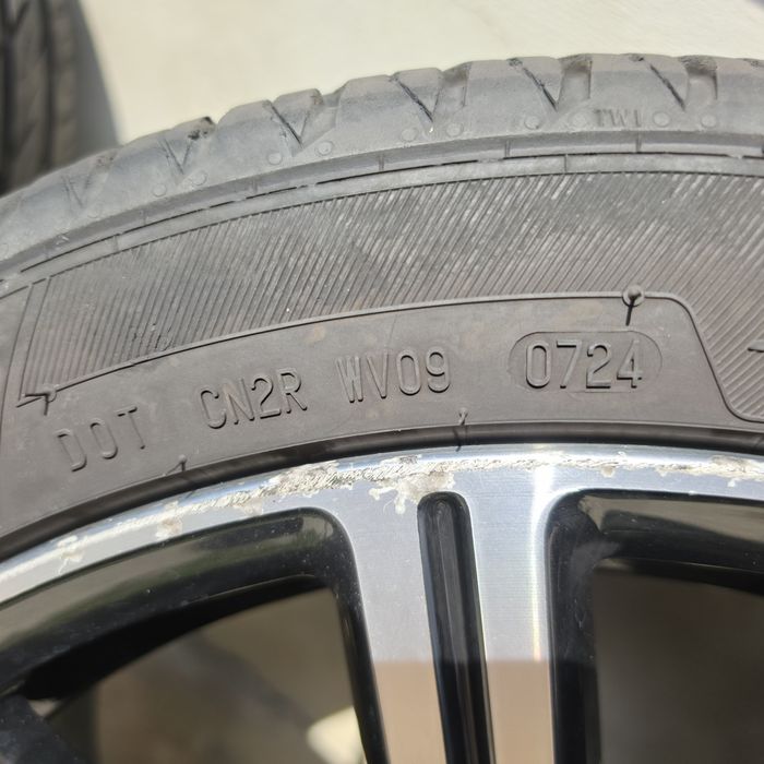 Jante volvo v 60 cu anvelope 235/40R18+ Capcele centrale originale volvo