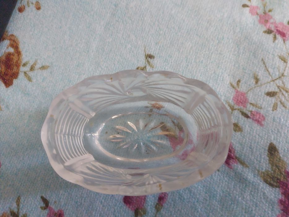 Шикарная посуда . Соусница и хрустальные солонки