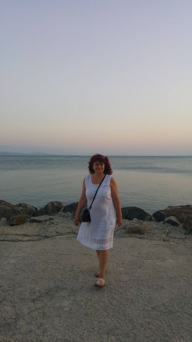 Предлагам услугата почистване на входове обгрижване на възрастни и бол