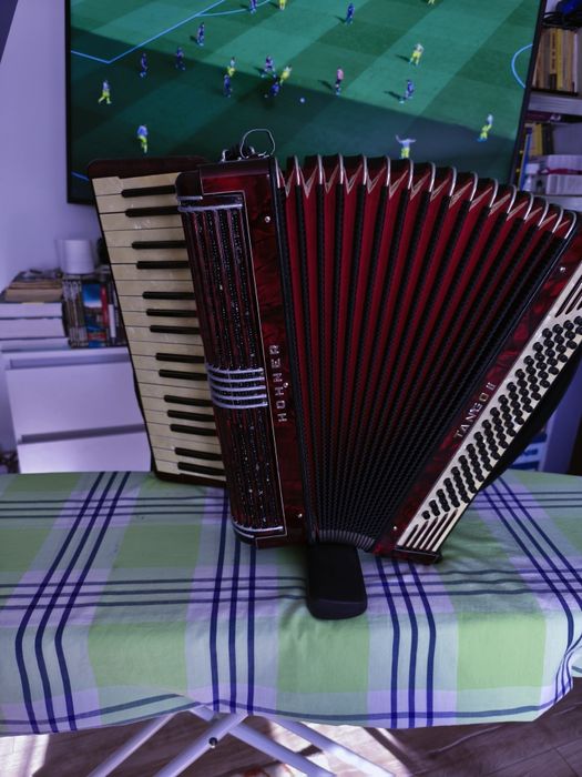 Vând acordeon Hohner Tango 2 preparat bandon,80 bass,impecabil!