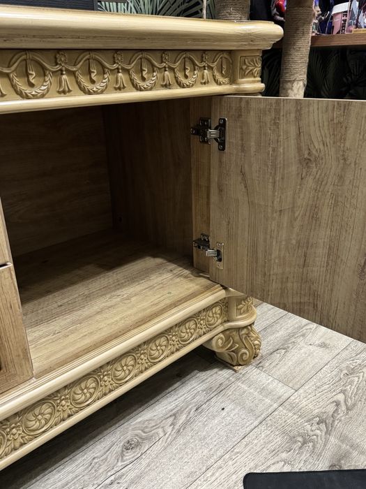 Деревянный комод