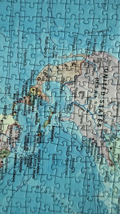 Продавам рамкиран пъзел 2000 части