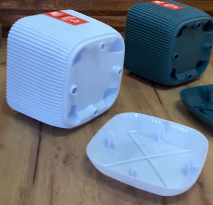 Горшки для цветов (2 л ) с пристёгивающим патарельником.