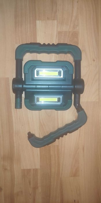 Vând proiector LED cu Power Bank