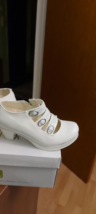 Pantofi fetita de completat ținută de printesa