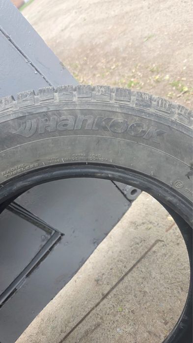 Продам почти новые шины R18