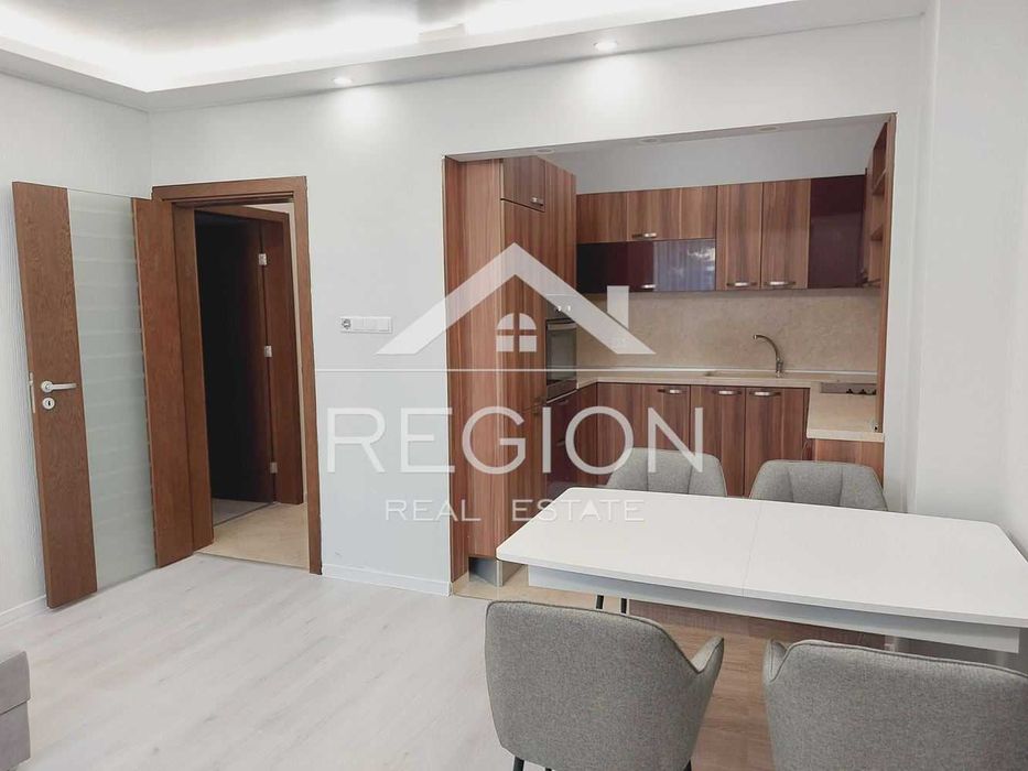 Дава се под наем Тристаен апартамент в Варна, Център - 89 кв.м за 850 € - Снимка #2