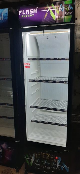 Холодилник витрина самодельный для напитков для малочни для десертов