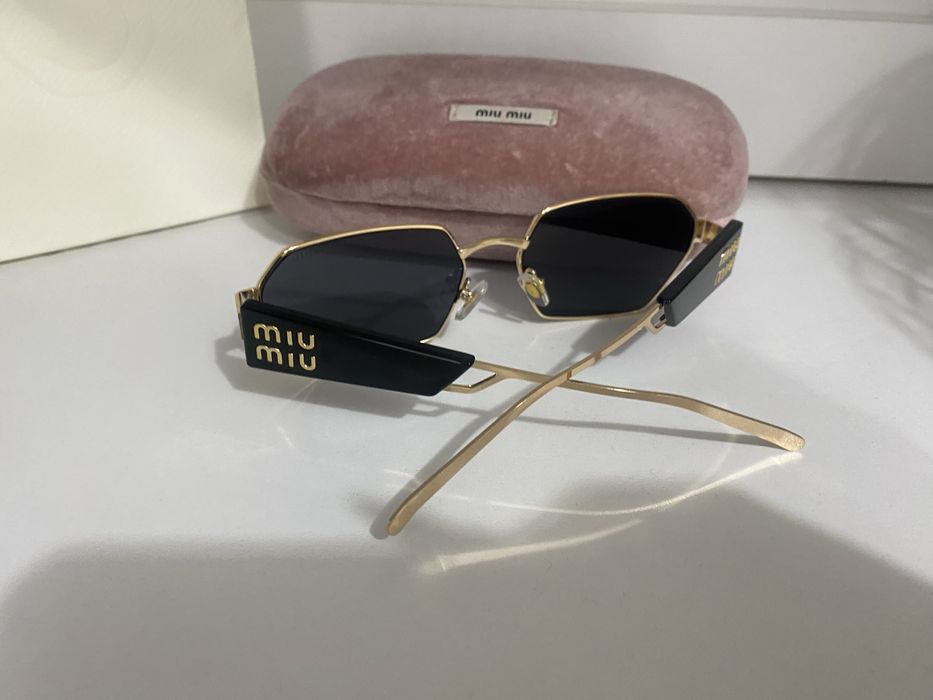 Ochelari de soare miu miu