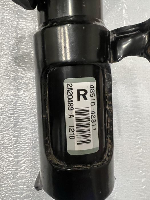 Амортизатор передний Toyota RAV4