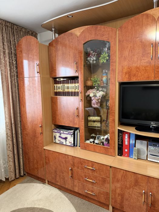 Mobila living spatiu generos in stare foarte buna