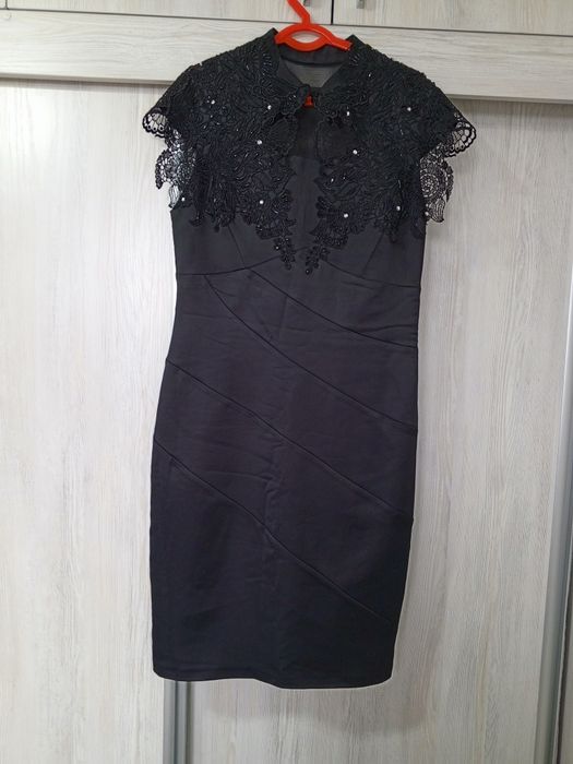 Платьи коктейльные