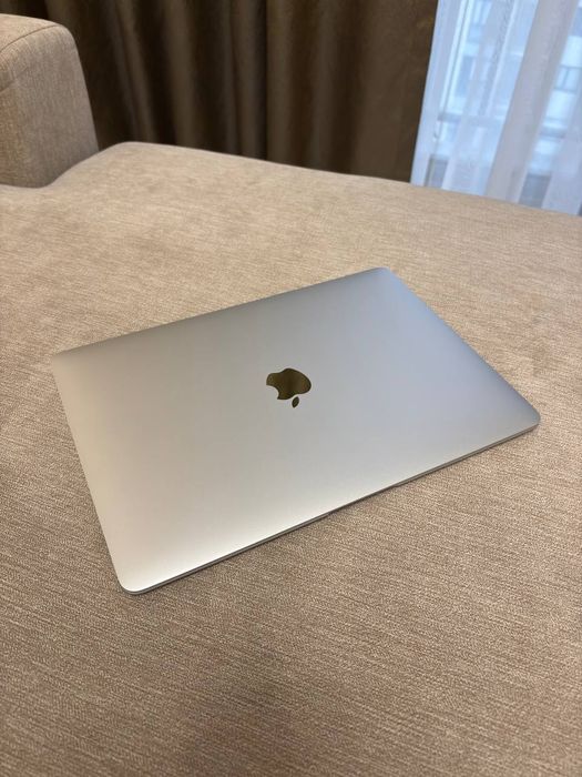 Macbook air m1 13.3” 16/256