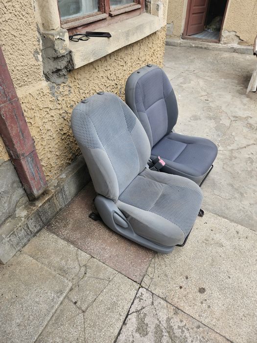 Scaune față  Toyota Hilux