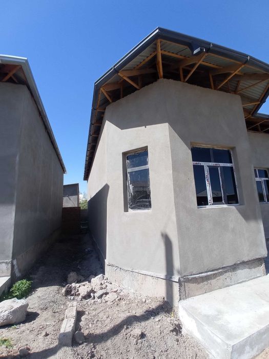 yangi qurilgan zamonaviy uy sotiladi