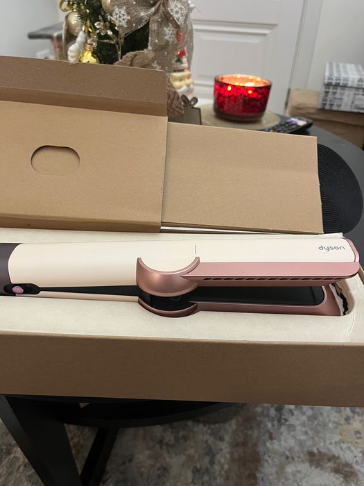 Aparat de uscat si indreptat parul Dyson