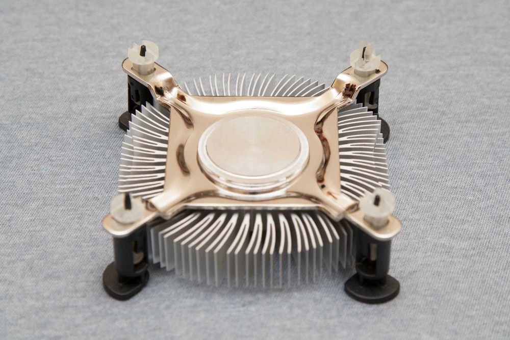 Cooler socket 775