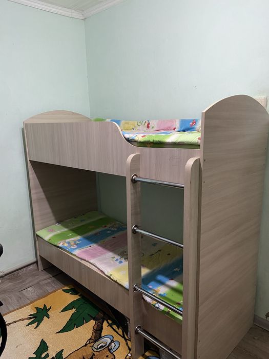 двухьярусная кровать