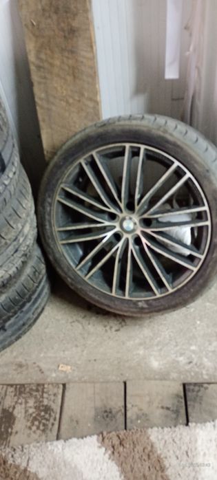 Vând jante BMW 18"
