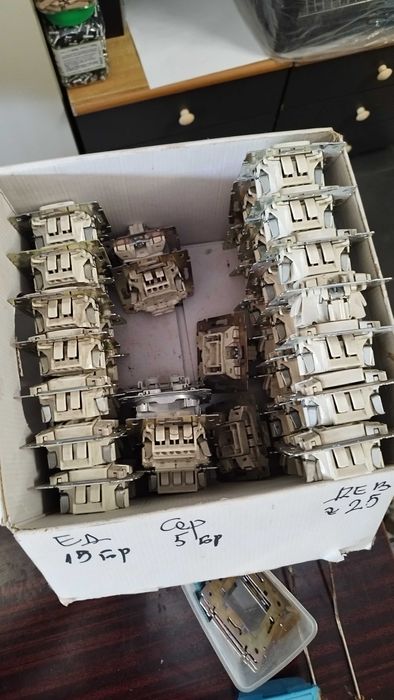 Контакти и ключове LEGRAND еднополюсни девиаторни и сериен