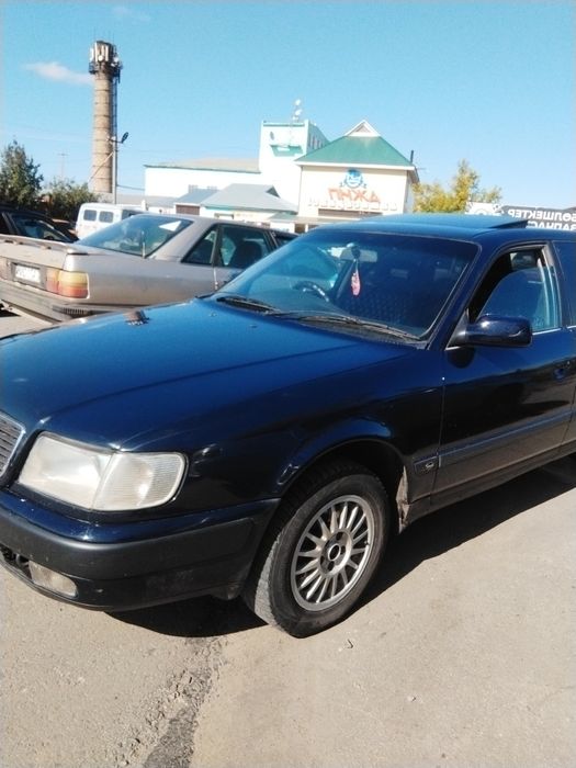 Продам хорошую Ауди 100.моник 2 литра,универсал 1992 года