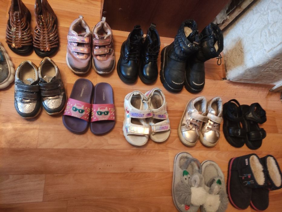 Продам обувь для девочек, размеры 25,26,27