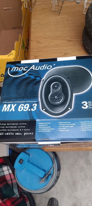 Vând boxe si 2 amplificatoare