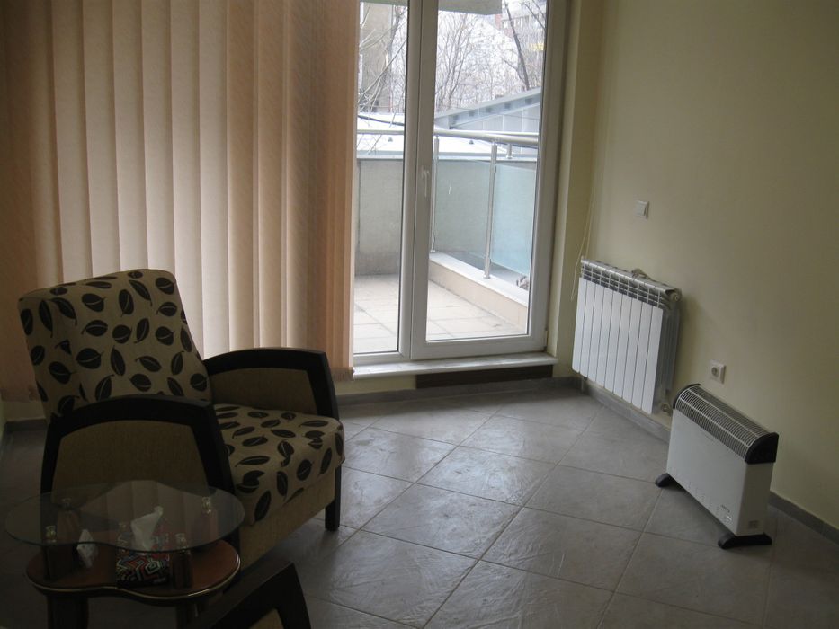 Дава се под наем Офис в София, Зона Б-18 - 30 кв.м за 357 € - Снимка #1