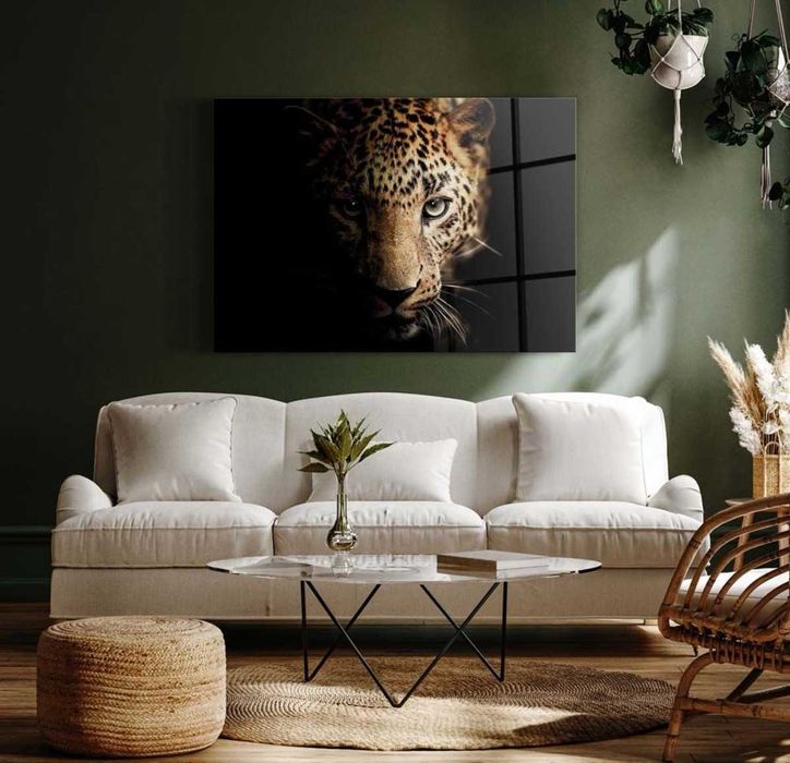 Стъклена картина-ЛЕОПАРД ВЪРХУ ЧЕРЕН ФОН  70/100см