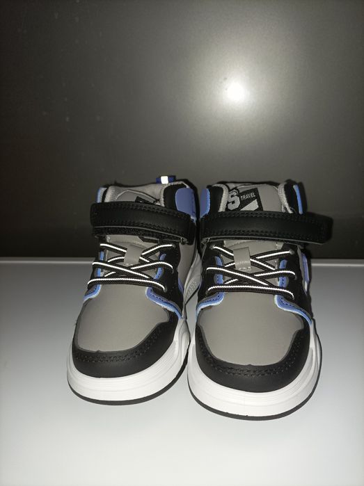 Vând încălțăminte 26 nouă