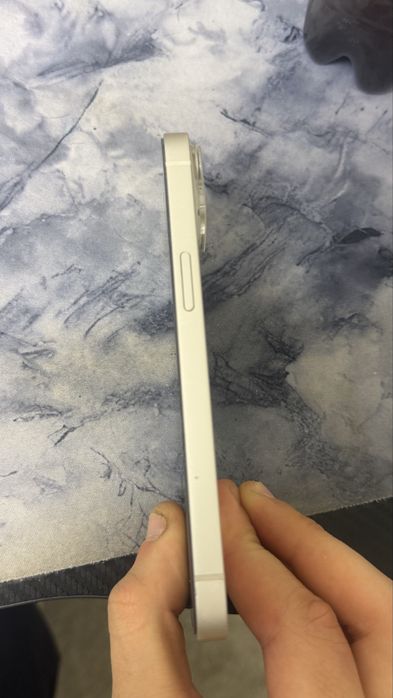 Продам Iphone 13