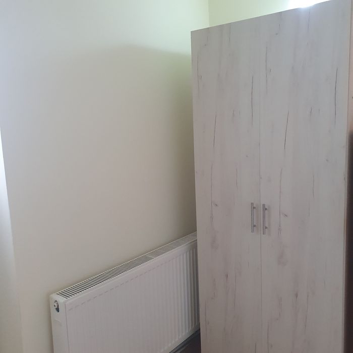 Apartament cu 3 camere + boxa la subsol de vânzare