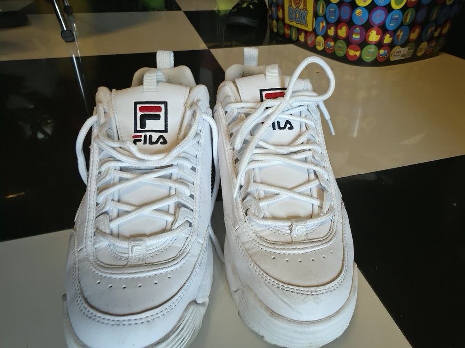 Fila disruptor бял цвят .Обувани веднъж малки са ми затова ги продавам.