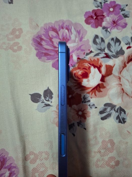 iPhone 16 ultramarine