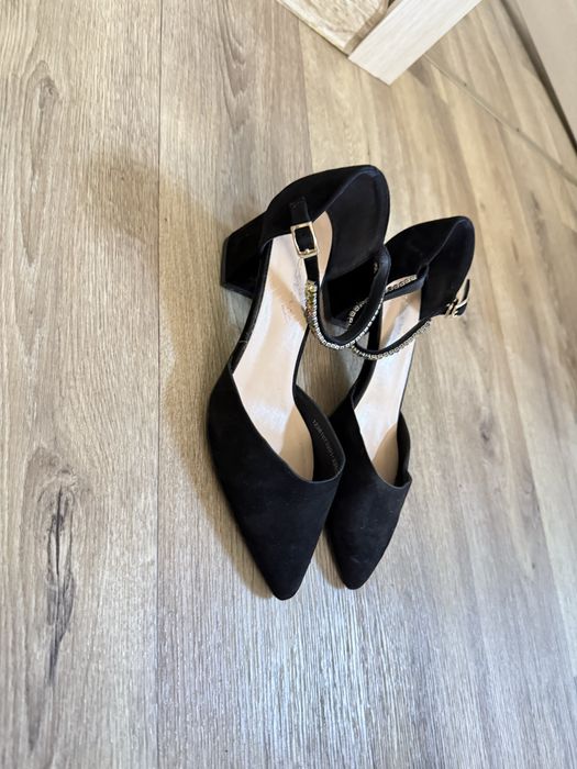 Продаю туфли,носили один раз.