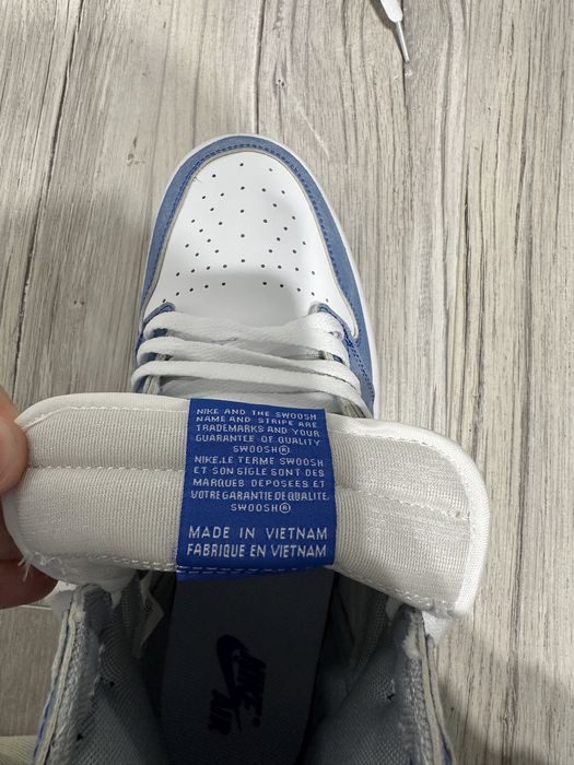 Air Jordan 1 Retro High OG "Hyper Royal" sneakers