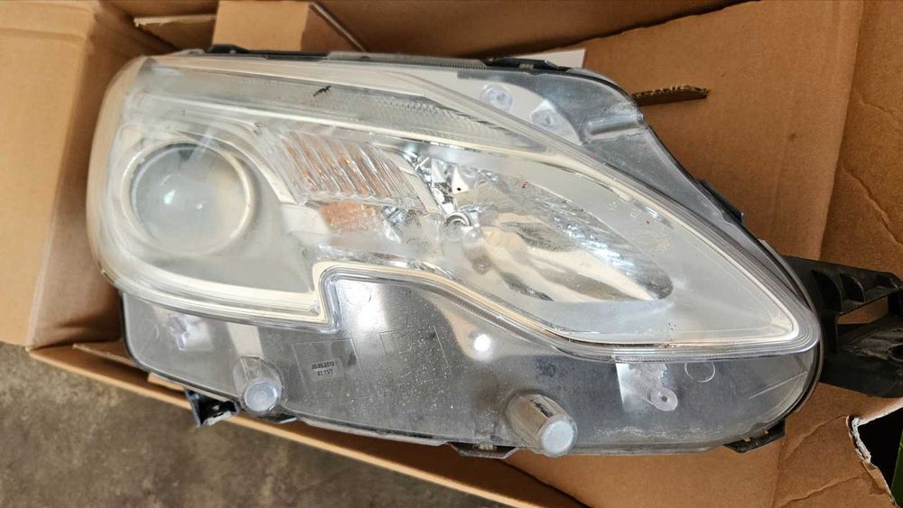 ФАР за Peugeot 2008