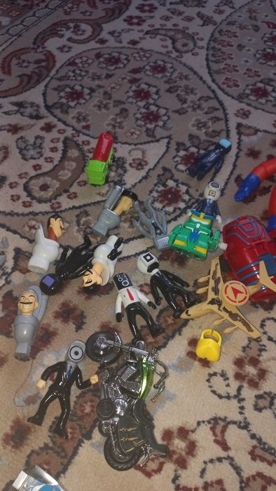 Продам игрушки для мальчика
