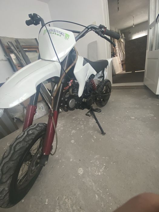 Vând cross de 125 4t super moto in stare perfecta